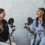 women-talking-everyday-English-on-podcast
